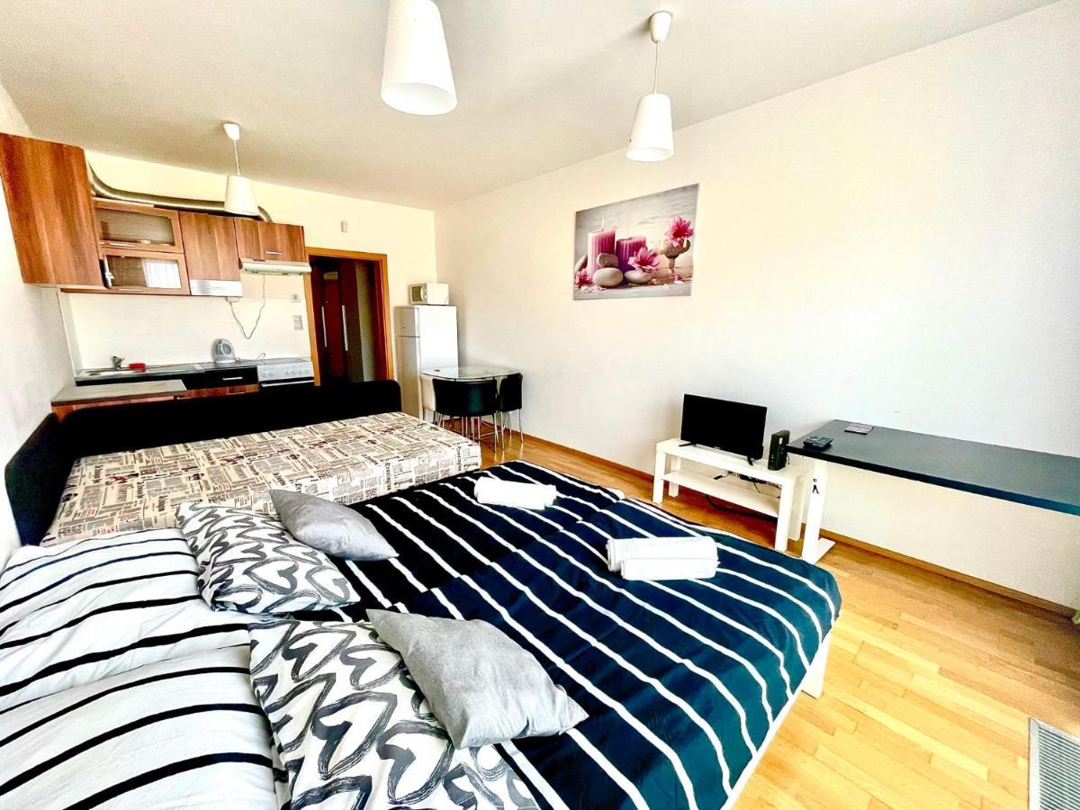 Centrum Park Apartment プラハ エクステリア 写真